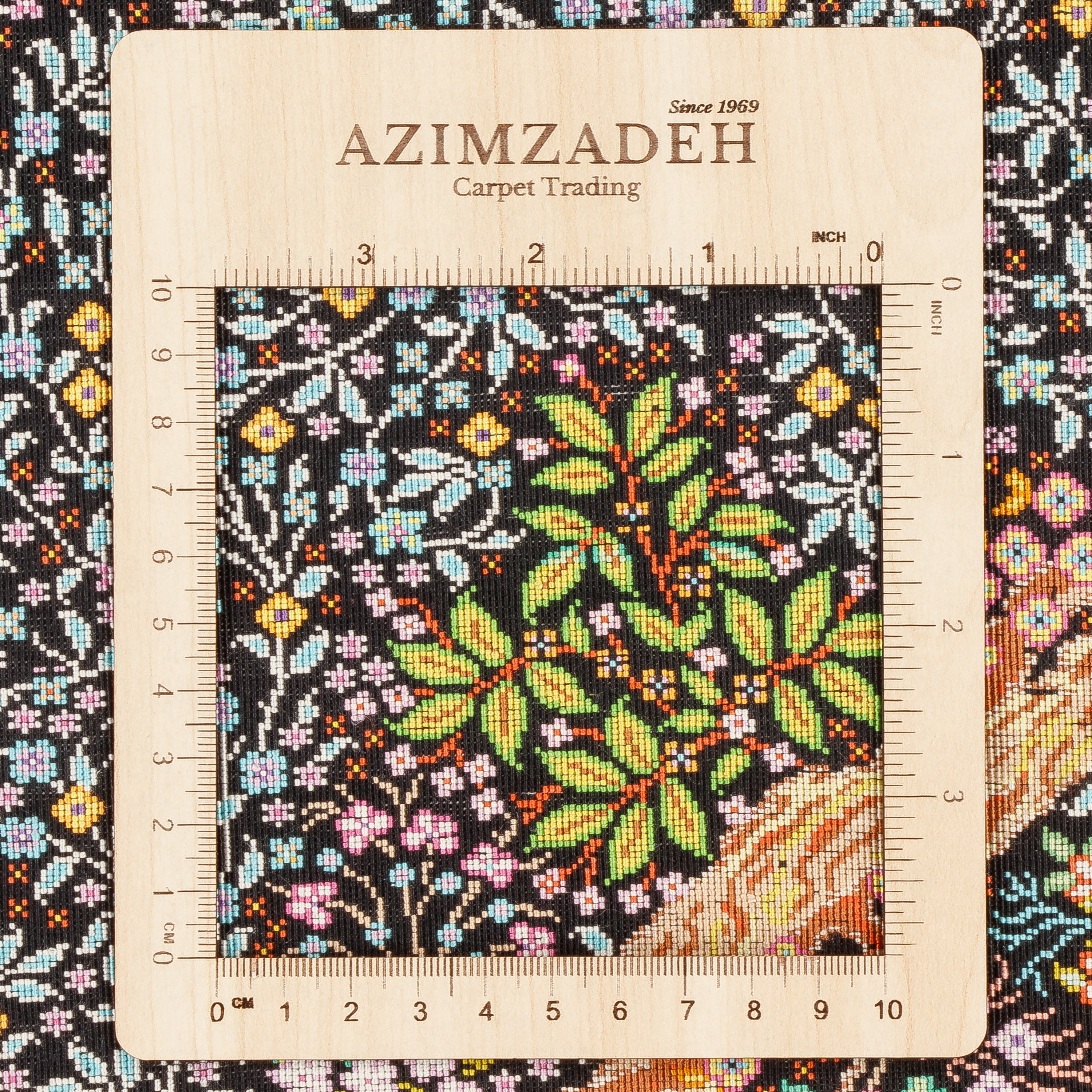 فرش دستباف قم - طرح درختی | ابریشم کامل | ۱۳۲ × ۱۹۵ سانتیمتر | کد محصول ۱۰۲۰۰۴۳۴