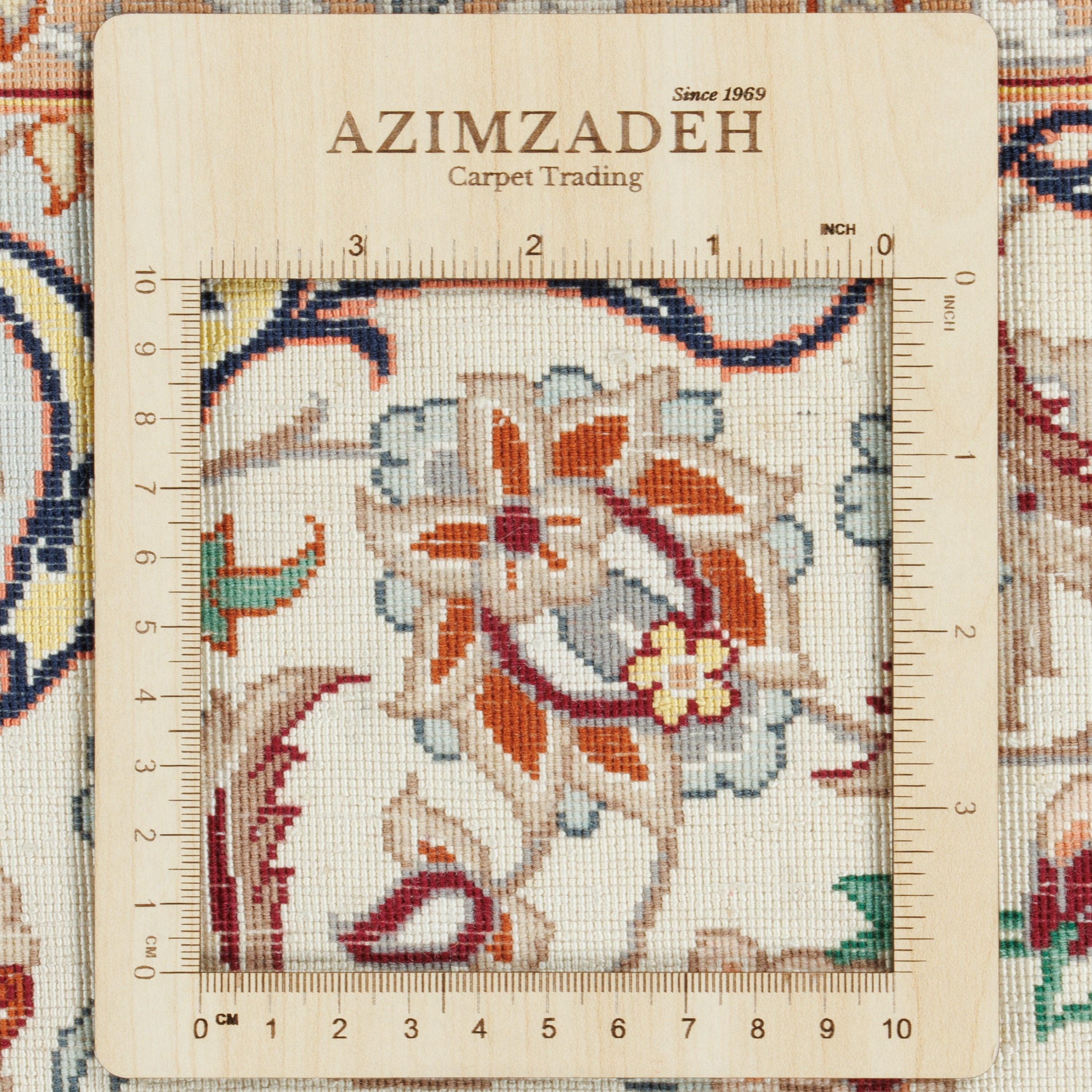 سجاد اصفهان يدوي — لَتشَك تُرَنج | خيوط حرير / سدى حرير | 310 × 390 سم | رمز المنتج 11200656