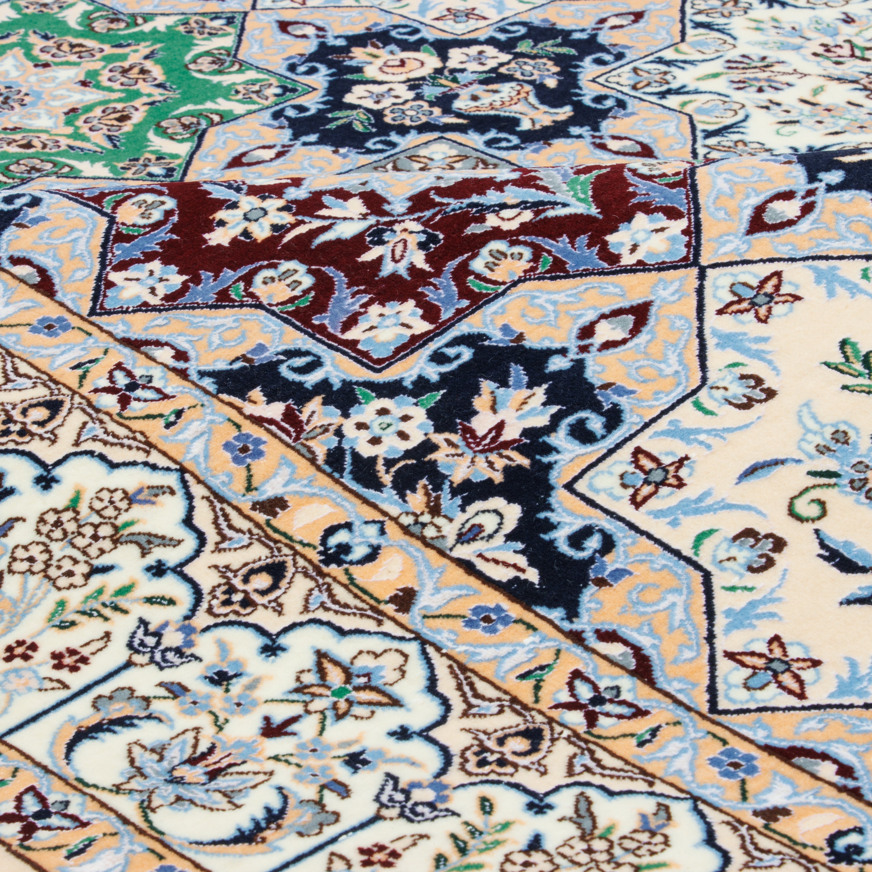 سجادة نايين اليدوية — باندي | وبر حرير / سدى قطن | 158 × 235 سم | SKU 10300855