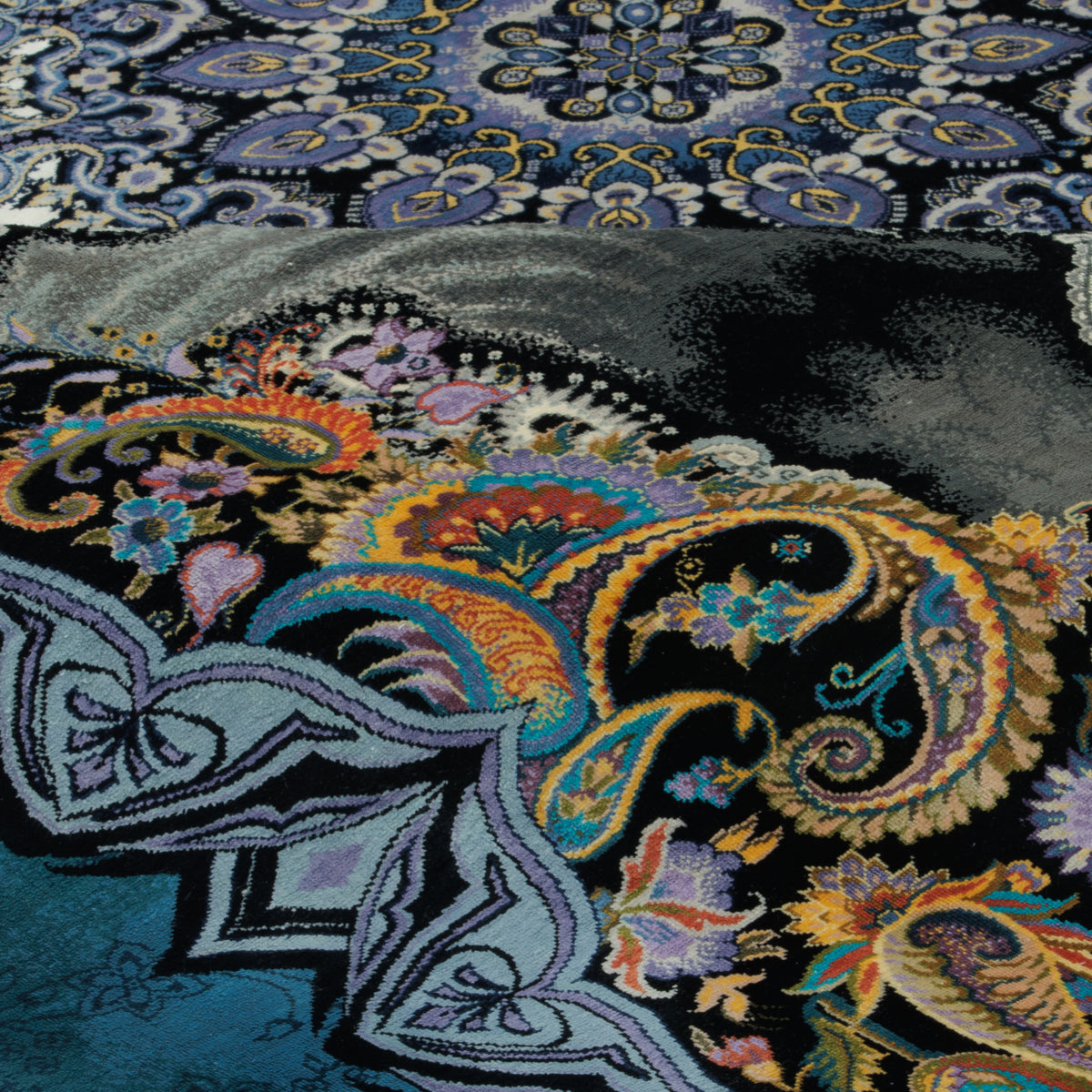 Qom Handmade Carpet by Kafashzadeh, Silk, Light Gray, 152 × 202 cm — 1016748