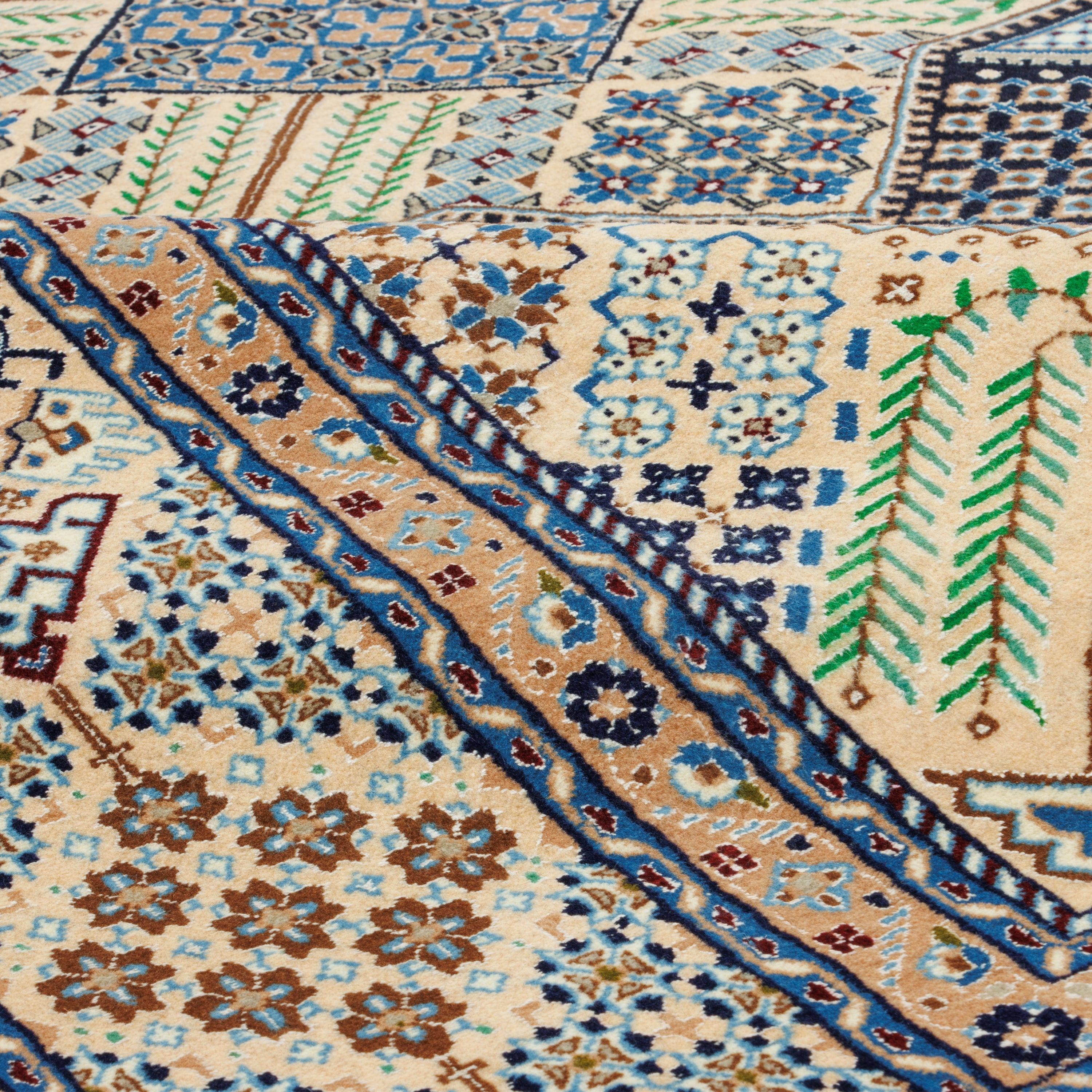 سجادة نايين اليدوية — لَجك ترنج | وبر حرير / سداة صوف | 200 × 304 سم | رمز المنتج 10601108