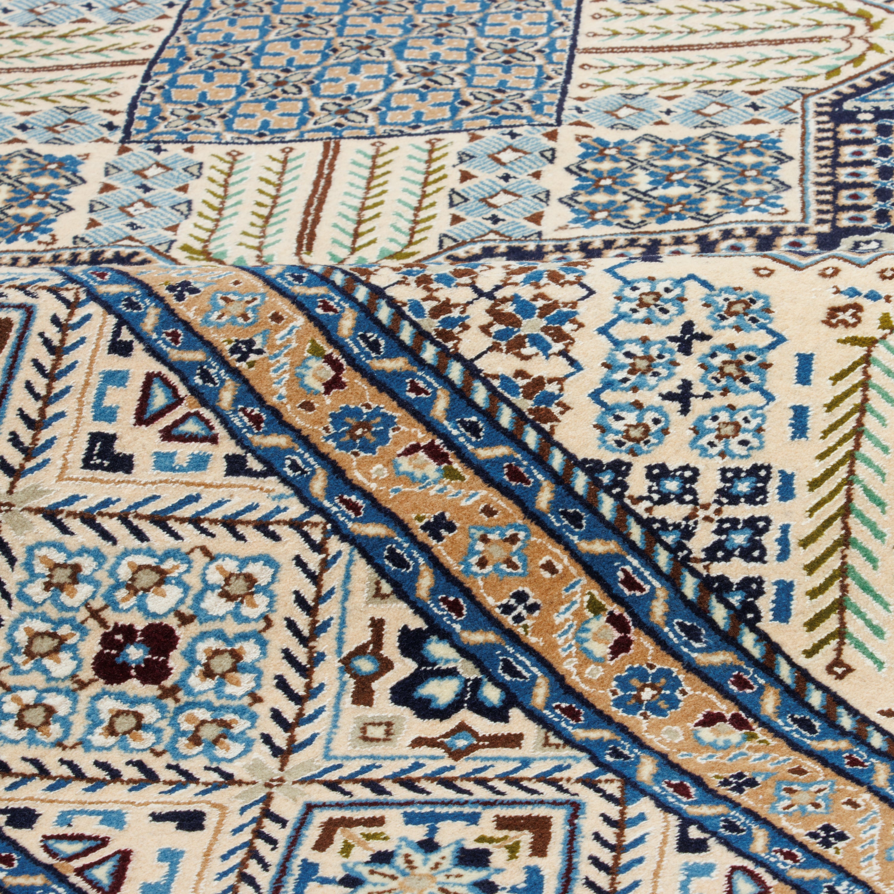 سجادة نايين اليدوية — لَجَك تُرُنج | كومة حرير / سدى صوف | 200 × 300 سم | رمز المنتج 10601101