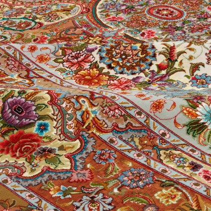 Handwoven Carpet, Corner Medallion Layout, Wool and Silk on Silk Warp, Tabriz, 245 × 350 cm Ref 10800839