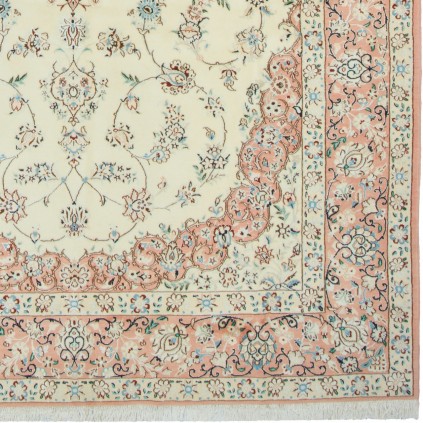 Handwoven Carpet, Corner Medallion Layout, Wool and Silk on Wool Warp, Nain, 203 × 312 cm Ref 10601096