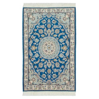 Handwoven Carpet, Corner Medallion Layout, Wool and Silk on Wool Warp, Nain, 90 × 137 cm Ref 10101320