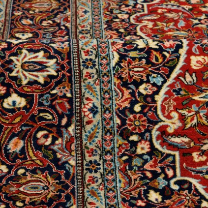 Handwoven Carpet, Corner Medallion Layout, Wool and Silk on Silk Warp, Kashan, 136 × 212 cm Ref 10200848