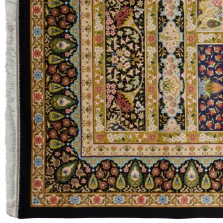 سجادة صناعية بنقشة مؤطر مزخرف بالورود، حرير بامبو، على الطراز الفارسي، رقم 800223