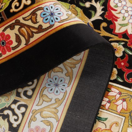 سجادة صناعية بنقشة مؤطر مزخرف بالورود، حرير بامبو، على الطراز الفارسي، رقم 800223