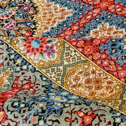 فرش دستباف طرح خشتی تمام ابریشم قم 131 × 205 کد 10200416