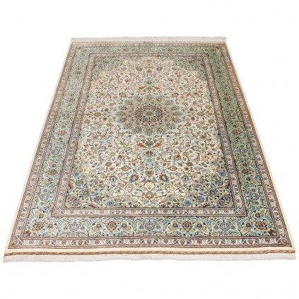 فرش دستباف طرح لچک ترنج تمام ابریشم کاشان 135 × 200 کد 10200479