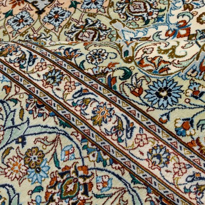 فرش دستباف طرح لچک ترنج تمام ابریشم کاشان 135 × 200 کد 10200479