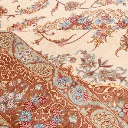 فرش دستباف طرح لچک ترنج تمام ابریشم قم 137 × 202 کد 10200486