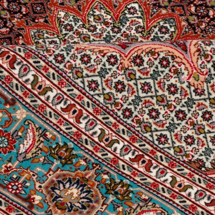 Handwoven Carpet, Corner Medallion Layout, Wool and Silk on Silk Warp, Tabriz, 153 × 200 cm Ref 10300501