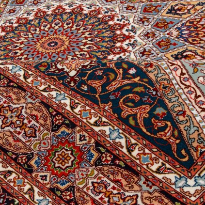 Handwoven Carpet, Dome Layout, Wool and Silk on Silk Warp, Tabriz, 150 × 215 cm Ref 10300514