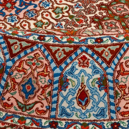 Handwoven Carpet, Dome Layout, Wool and Silk on Silk Warp, Tabriz, 151 × 212 cm Ref 10300522