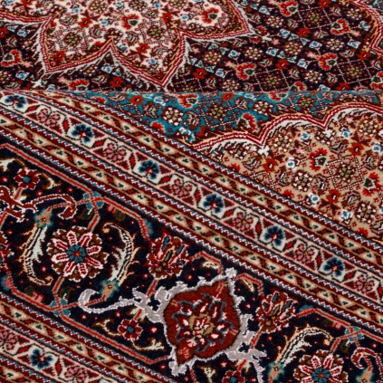 Handwoven Carpet, Corner Medallion Layout, Wool and Silk on Silk Warp, Tabriz, 154 × 205 cm Ref 10300524