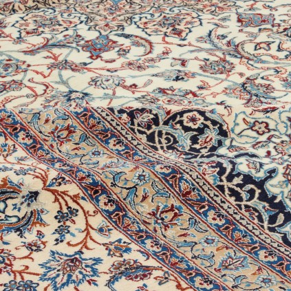 Handwoven Carpet, Corner Medallion Layout, Wool and Silk on Cotton Warp, Nain, 305 × 430 cm Ref 11300671