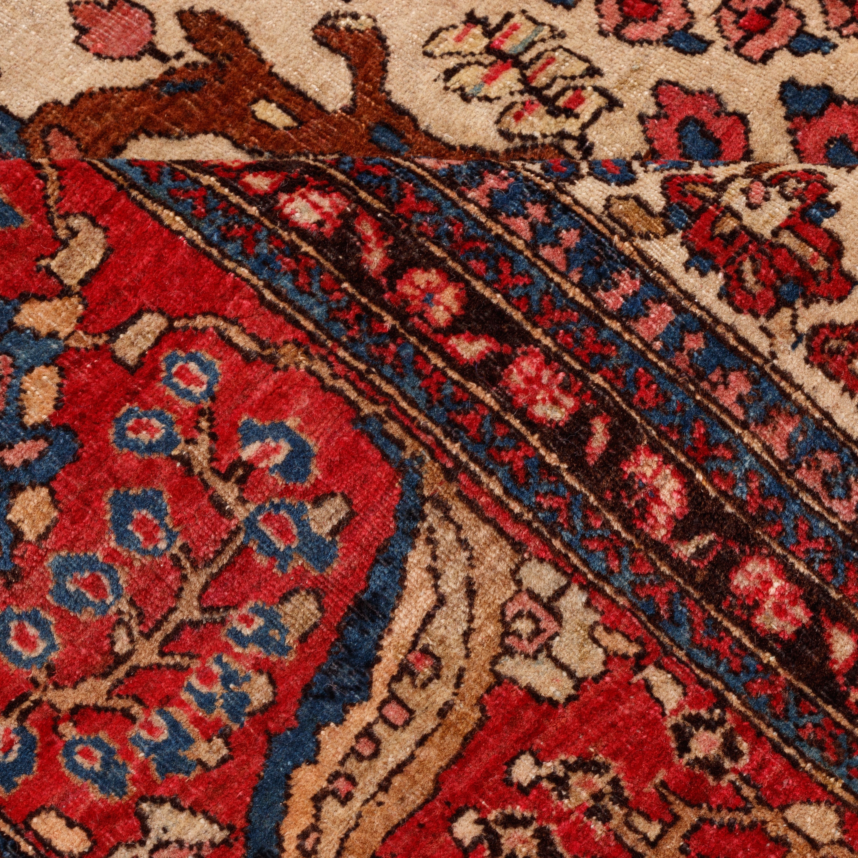 سجادة اصفهان يدوية — محرابي | صوف / قطن السدى | 140 × 210 سم | SKU 10200032
