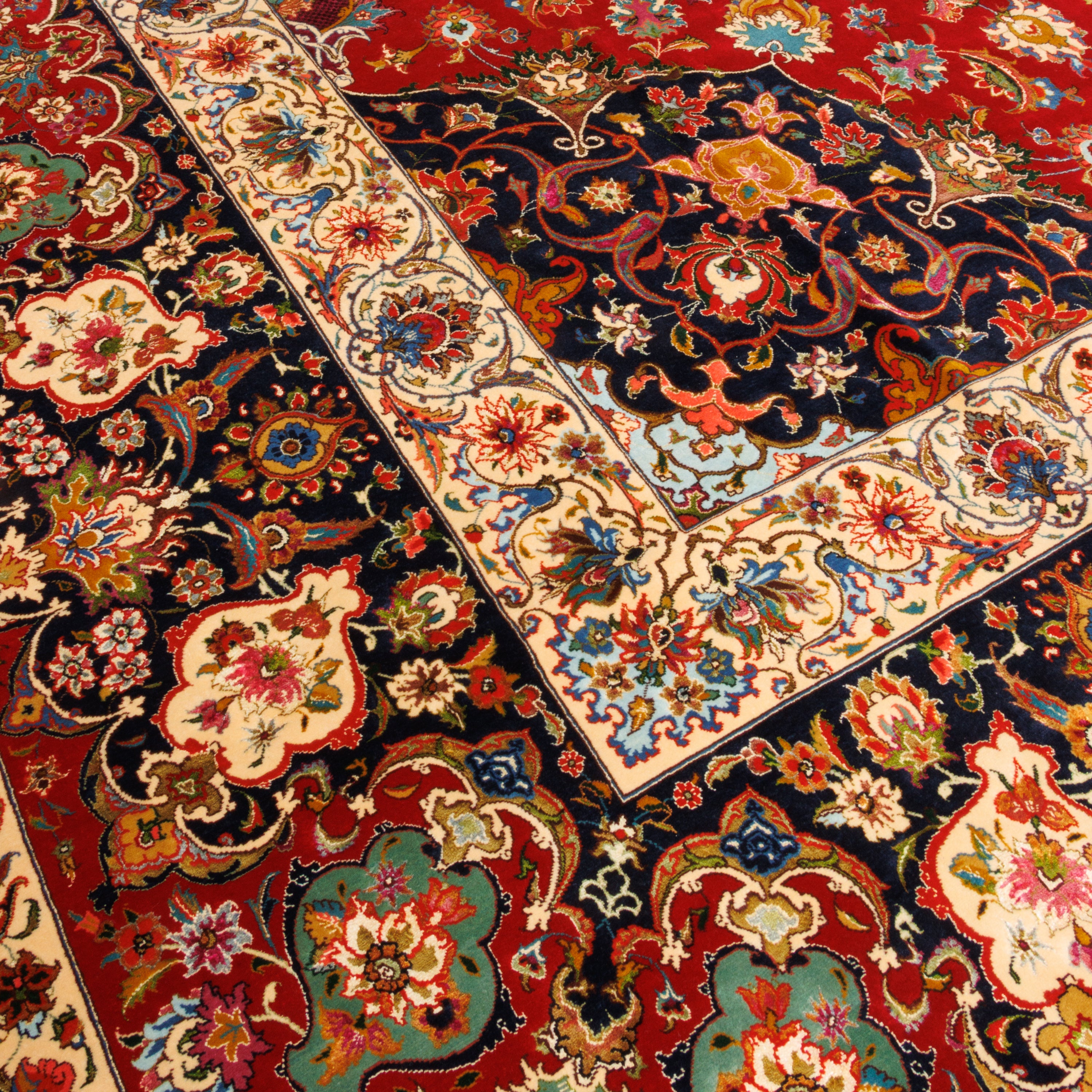 سجاد تبريز اليدوي — طرح ترنج | وبر حرير / سداة حرير | 492 × 797 سم | SKU 13900764
