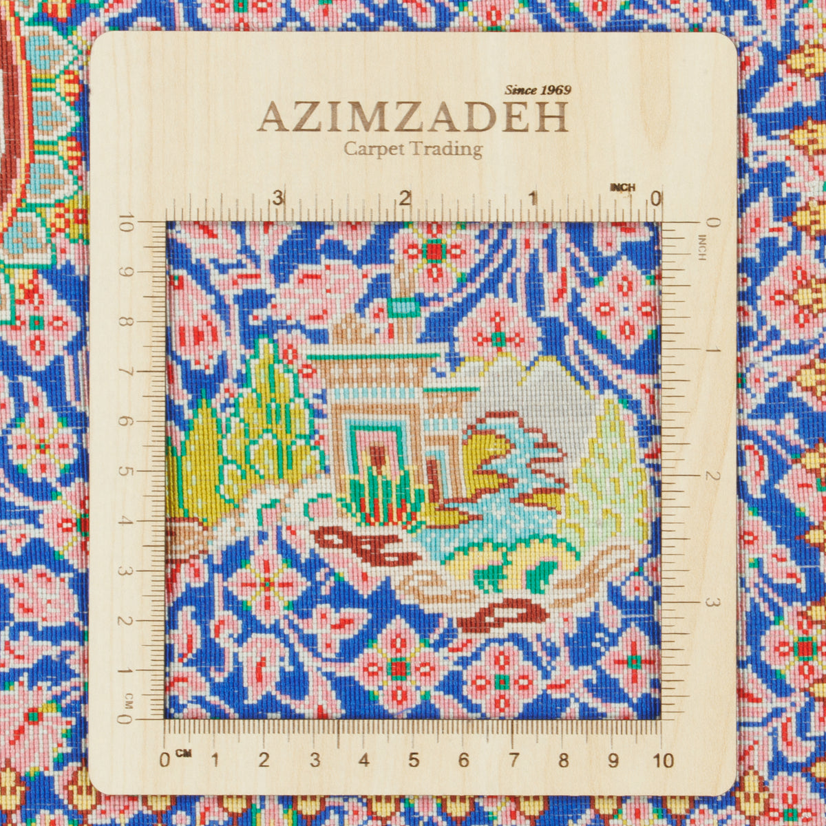 فرش دستباف طرح ترنج دار تمام ابریشم سرمه ای قم اثر گنجینه هنر 105 × 157 سانتی‌متر کد 1016969