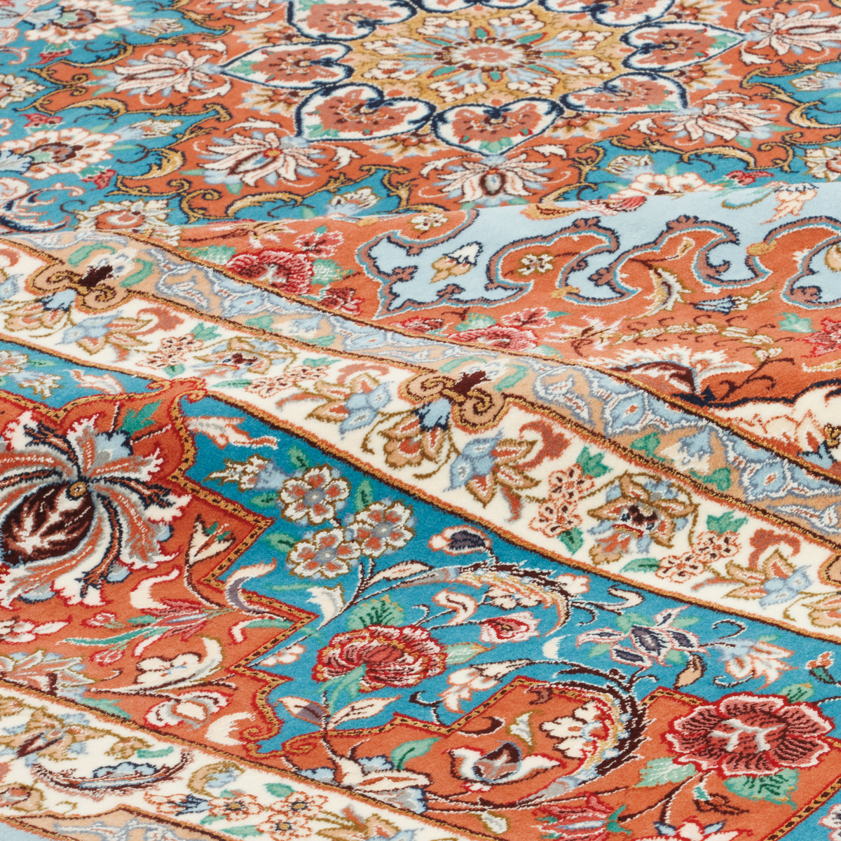 فرش دستباف طرح لچک ترنج گل ابریشم چله ابریشم فیروزه ای تبریز اثر شرکت فرش 216 × 315 سانتی‌متر کد 1016643